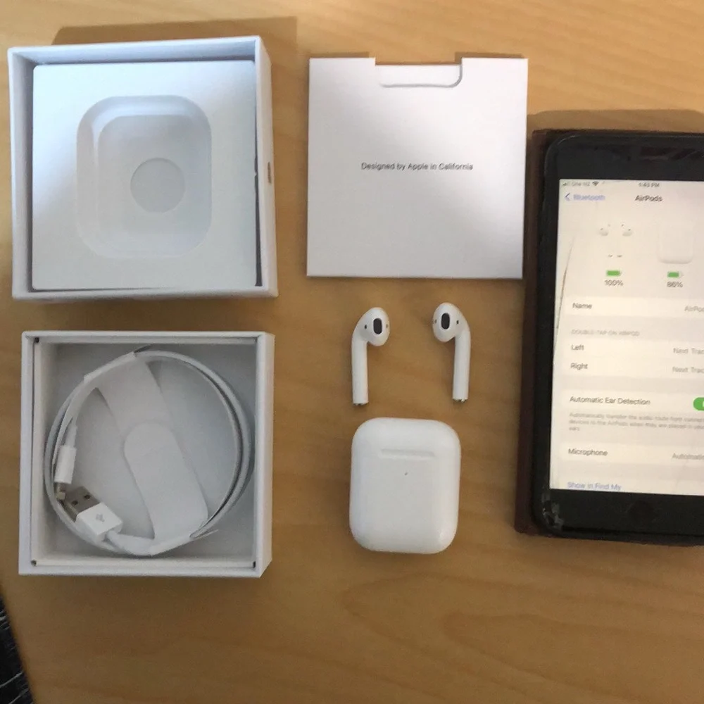 Apple White Wireless Earbuds